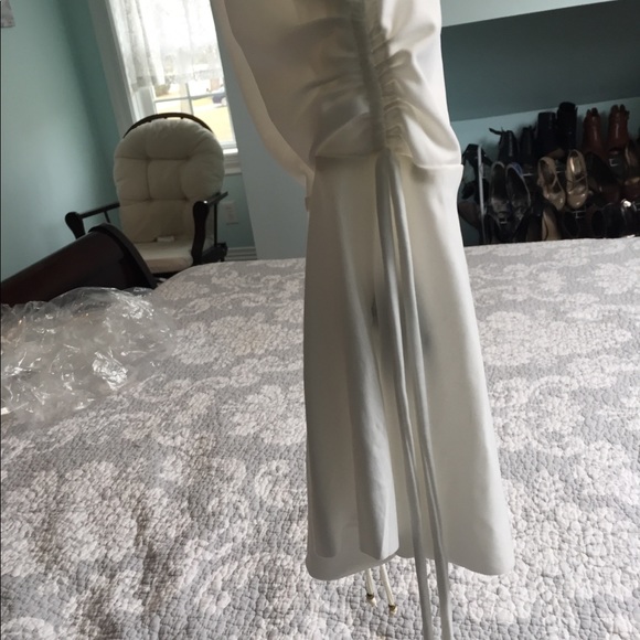 Beautiful white top -NWT - Picture 8 of 8